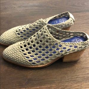 Jeffrey Campbell- similar to “Atrata Flat”